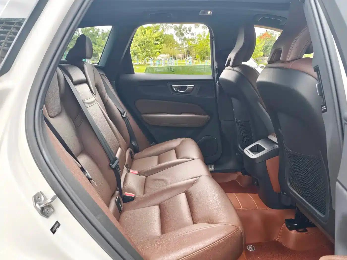 2021 Volvo XC60 T5 AWD Inscription Luxury Edition — миниатюра 8