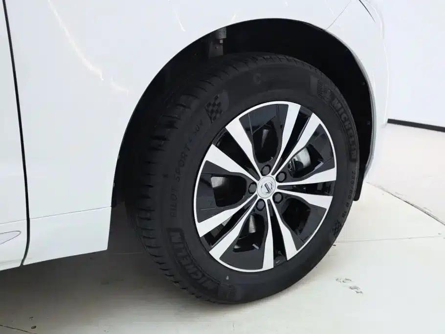 2025 Volvo XC60 B5 AWD Inscription Luxury Edition — миниатюра 11