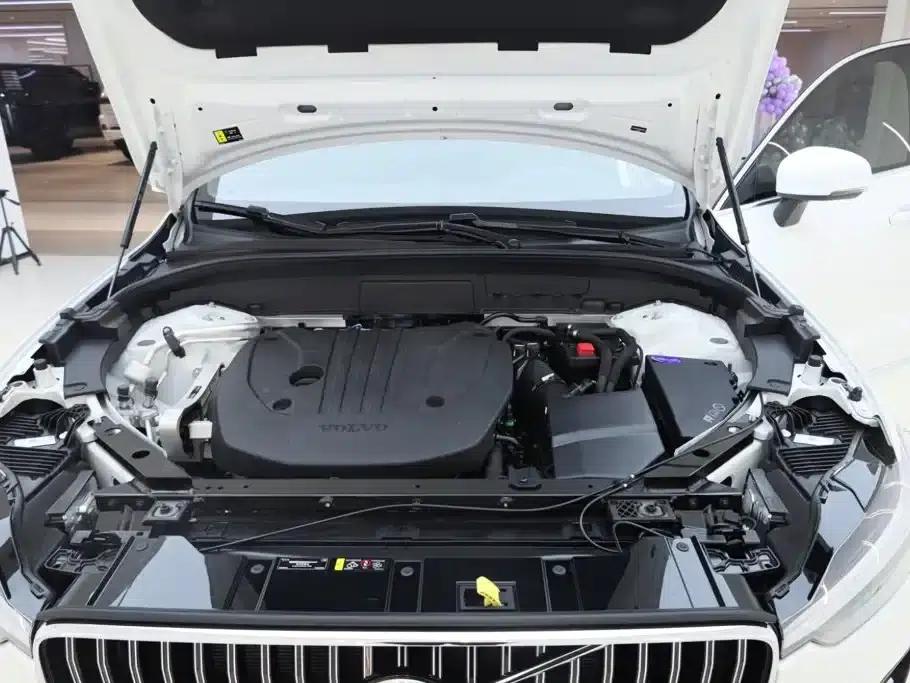 2025 Volvo XC60 B5 AWD Inscription Luxury Edition — миниатюра 12