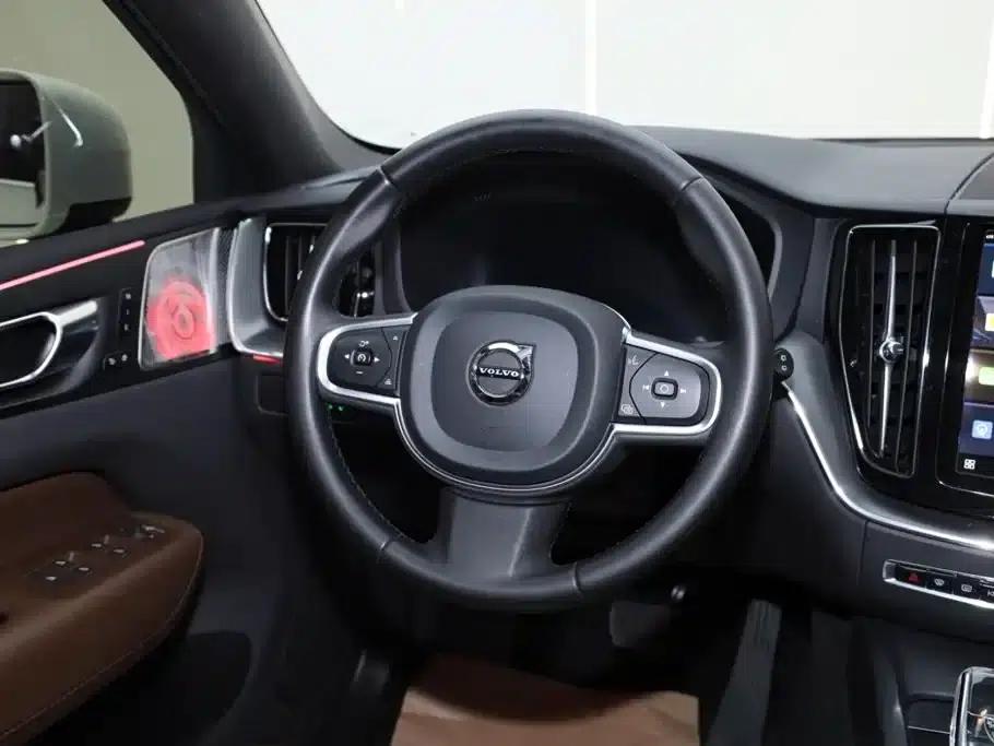 2025 Volvo XC60 B5 AWD Inscription Luxury Edition — миниатюра 16
