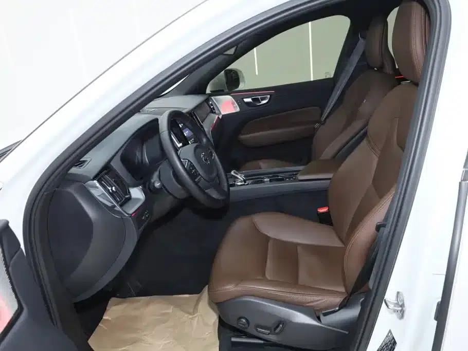 2025 Volvo XC60 B5 AWD Inscription Luxury Edition — миниатюра 19