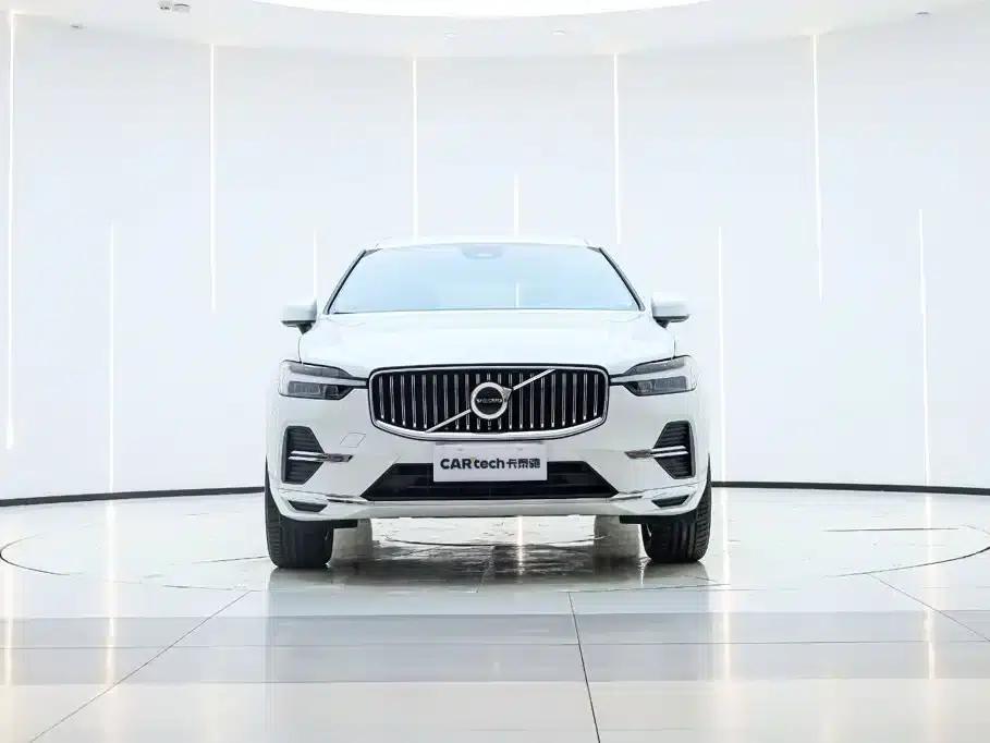 2025 Volvo XC60 B5 AWD Inscription Luxury Edition — миниатюра 3