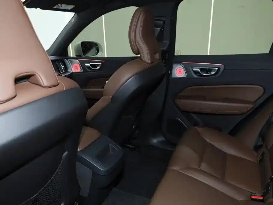 2025 Volvo XC60 B5 AWD Inscription Luxury Edition — миниатюра 26