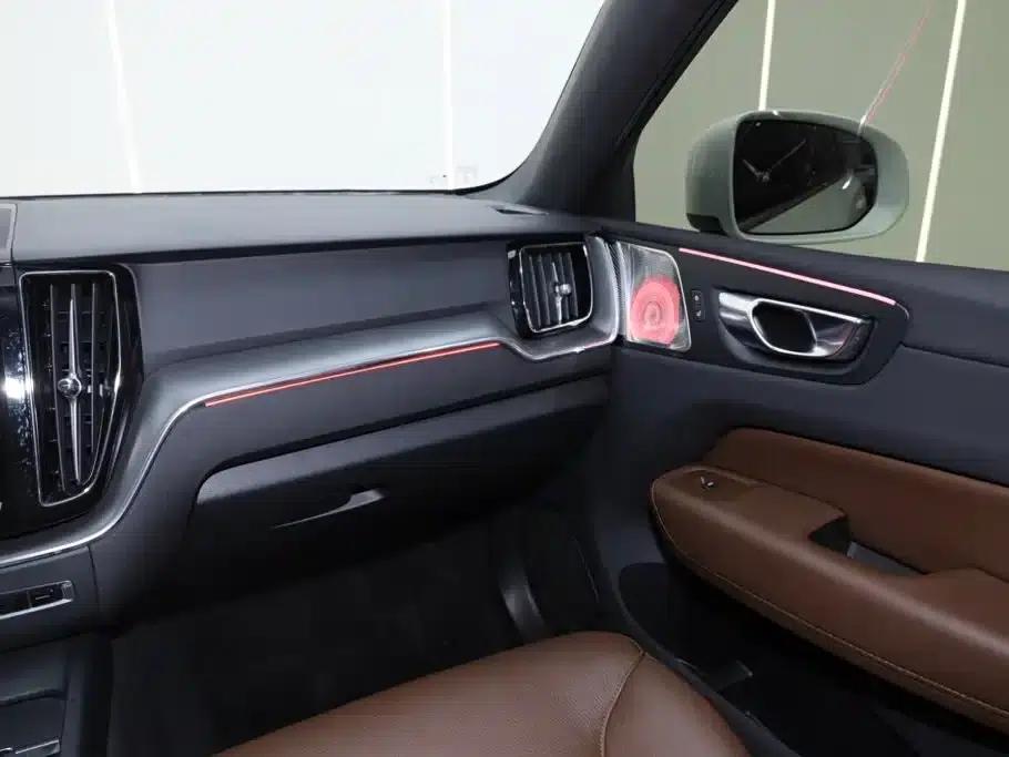 2025 Volvo XC60 B5 AWD Inscription Luxury Edition — миниатюра 31