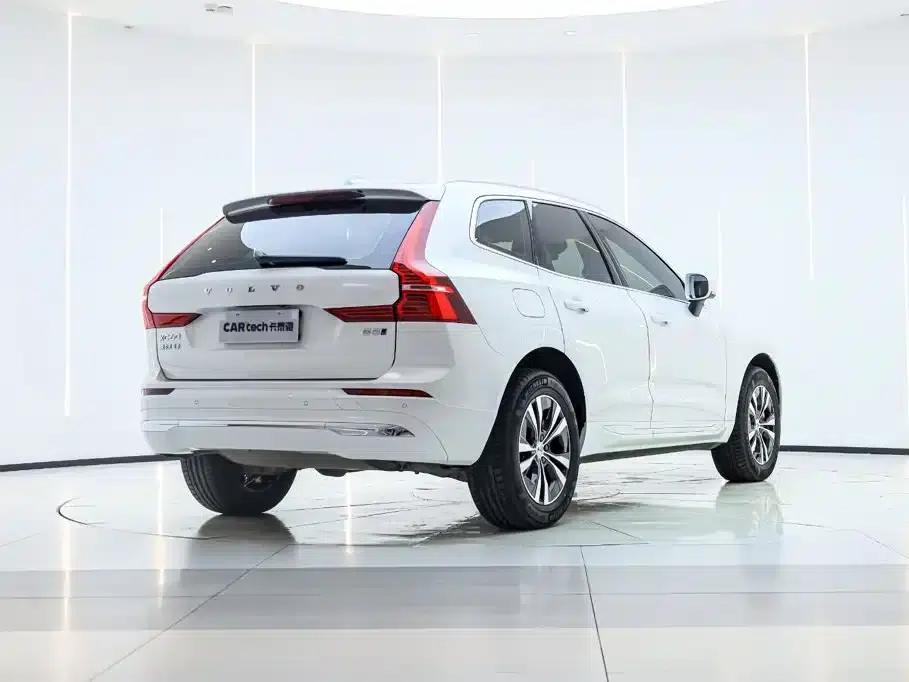 2025 Volvo XC60 B5 AWD Inscription Luxury Edition — миниатюра 5