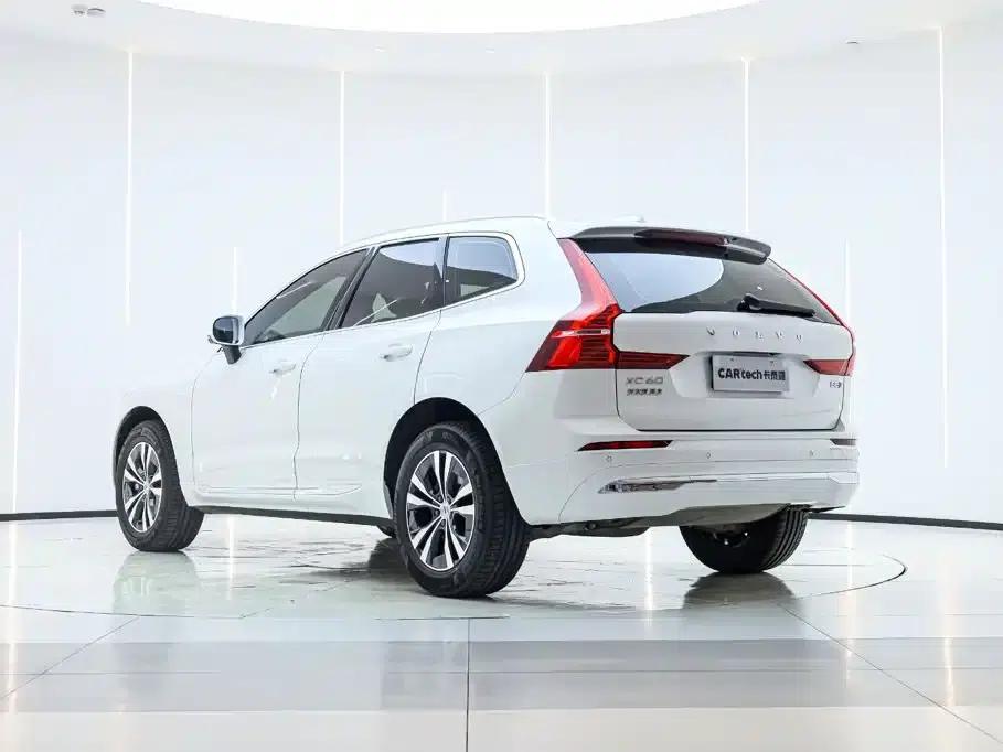 2025 Volvo XC60 B5 AWD Inscription Luxury Edition — миниатюра 7
