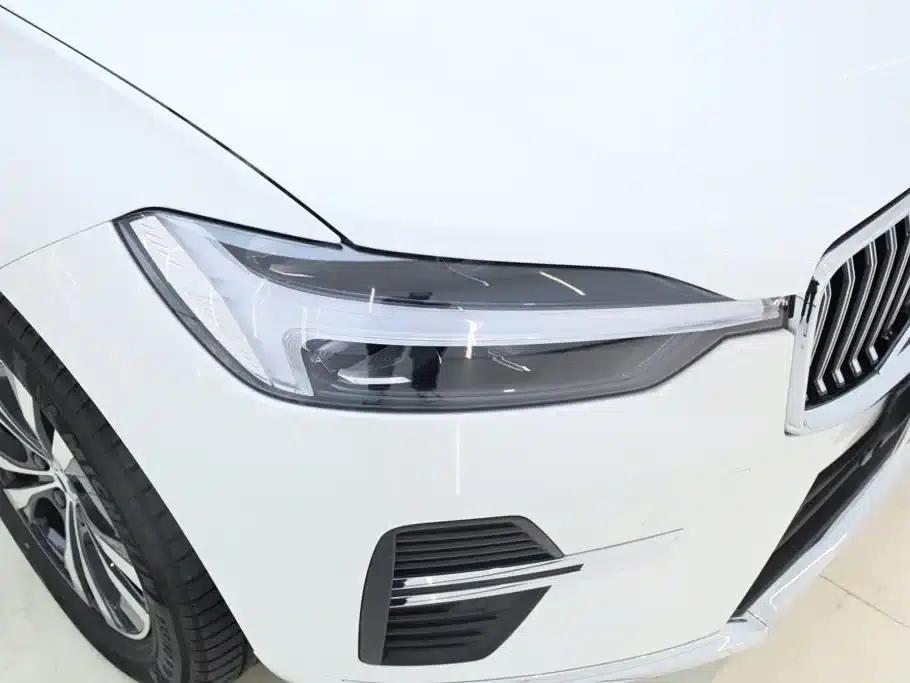 2025 Volvo XC60 B5 AWD Inscription Luxury Edition — миниатюра 9