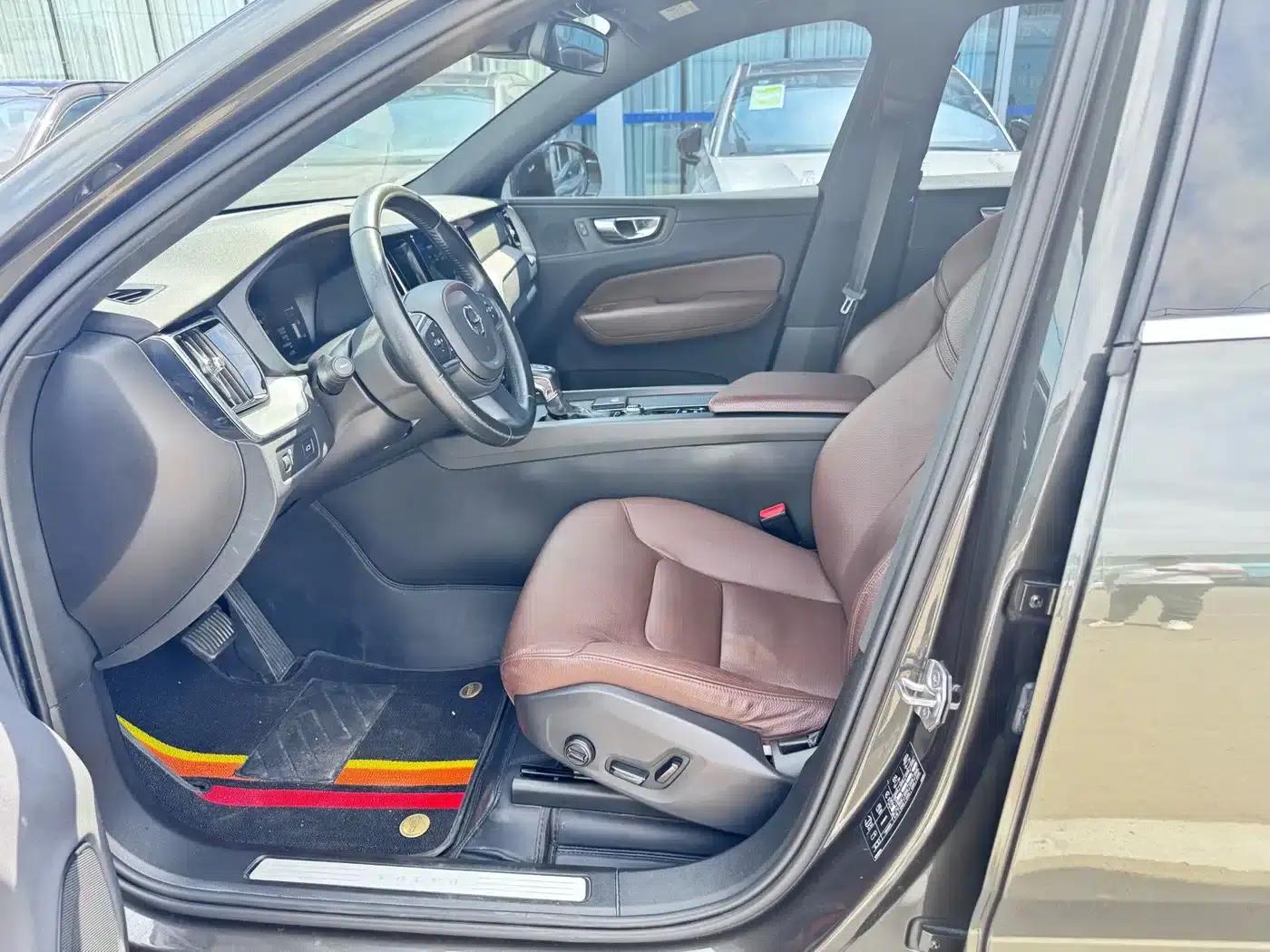 2021 Volvo XC60 T5 AWD Inscription Luxury Edition — миниатюра 11