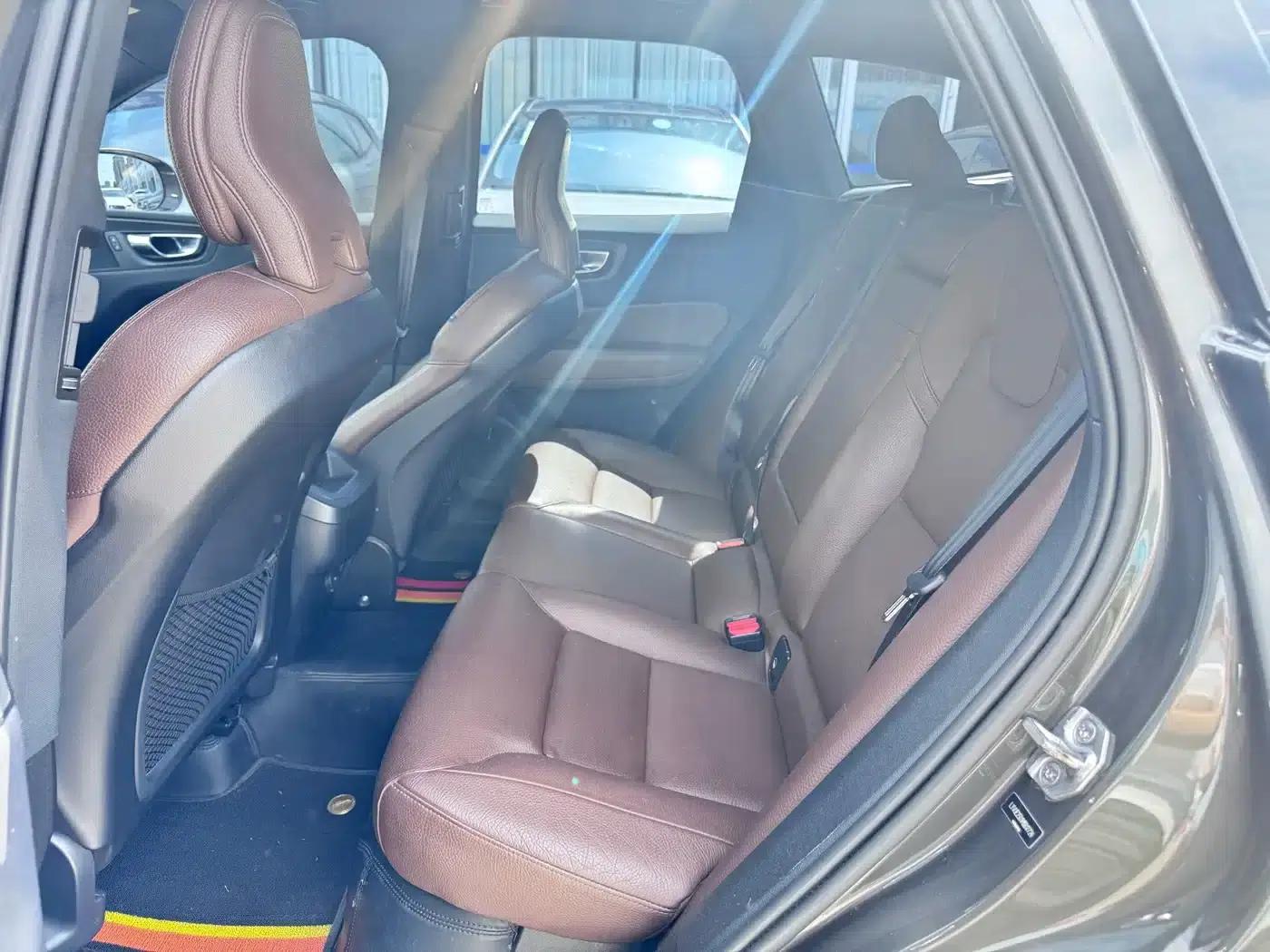 2021 Volvo XC60 T5 AWD Inscription Luxury Edition — миниатюра 12