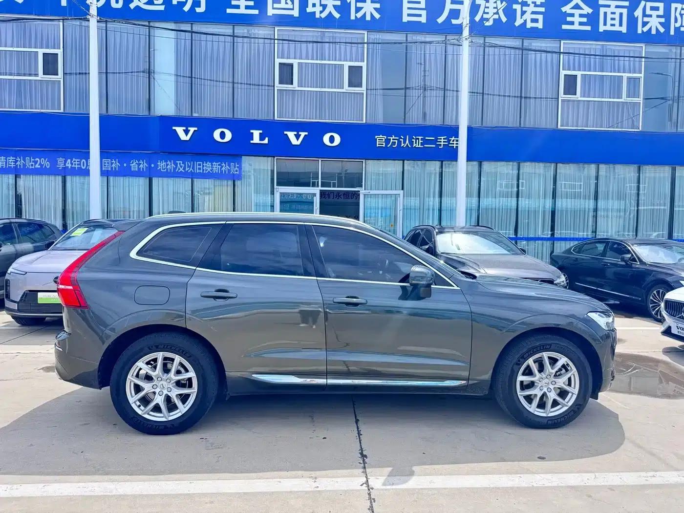 2021 Volvo XC60 T5 AWD Inscription Luxury Edition — миниатюра 3