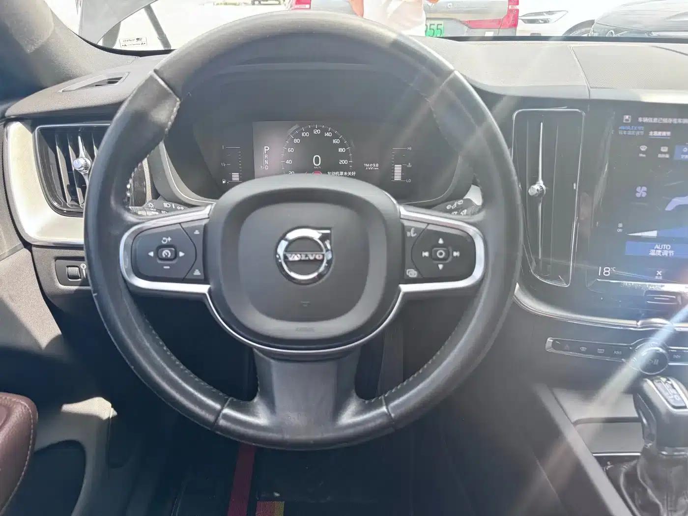 2021 Volvo XC60 T5 AWD Inscription Luxury Edition — миниатюра 7