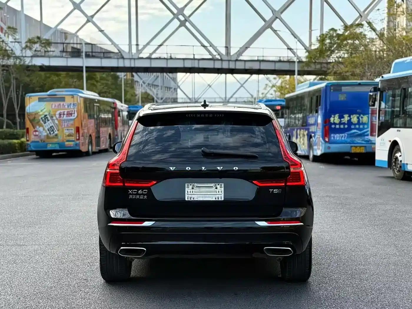 2020 Volvo XC60 T5 AWD Inscription Luxury Edition — миниатюра 3