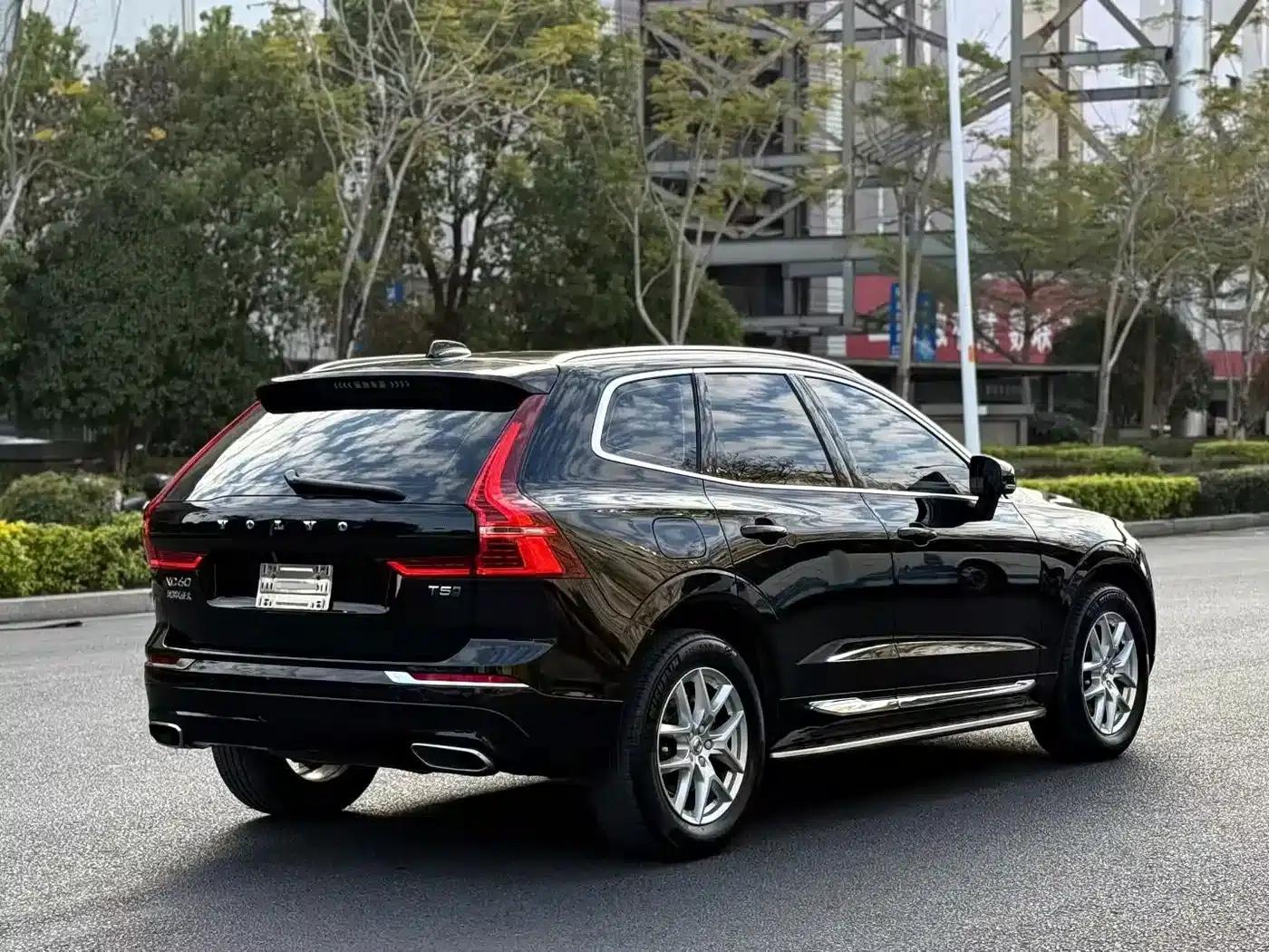 2020 Volvo XC60 T5 AWD Inscription Luxury Edition — миниатюра 4