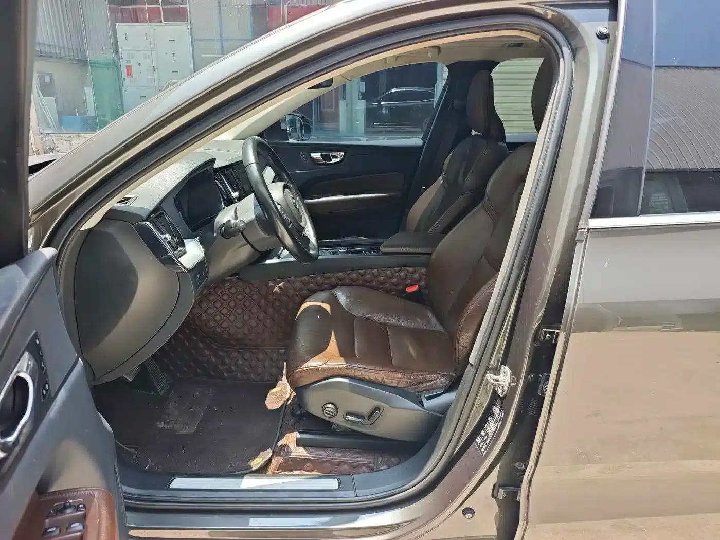 2020 Volvo XC60 T5 AWD Inscription Luxury Edition — миниатюра 12