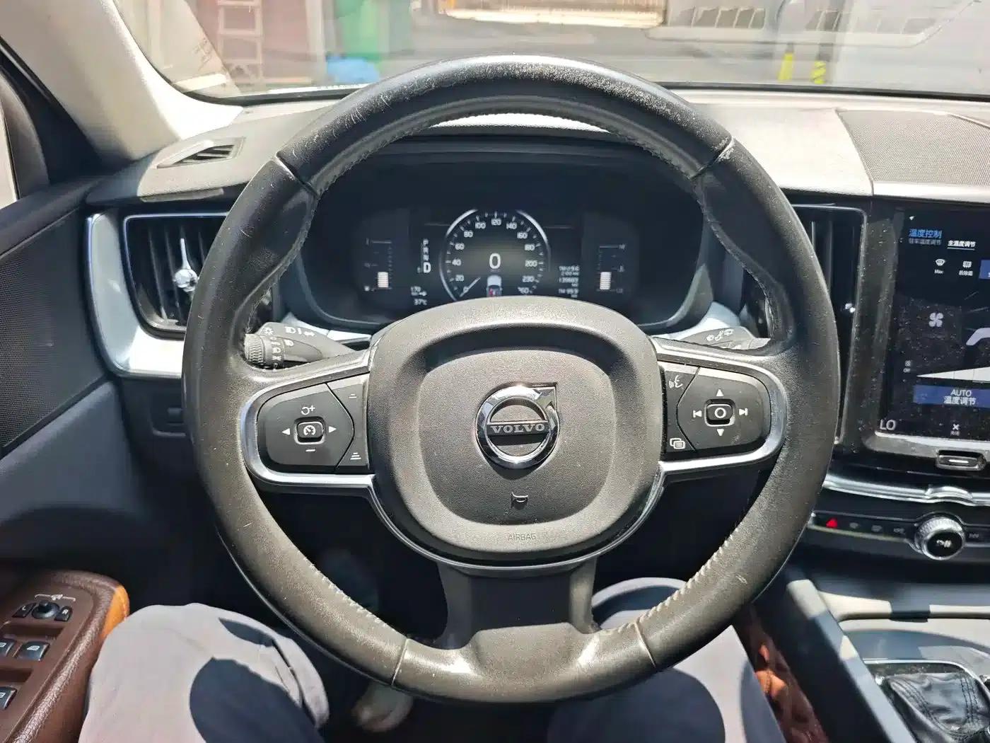 2020 Volvo XC60 T5 AWD Inscription Luxury Edition — миниатюра 5