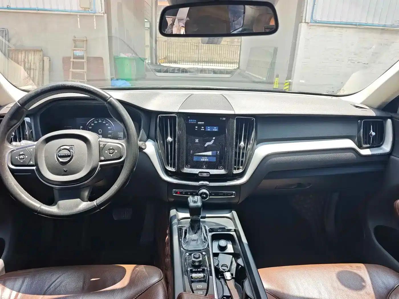 2020 Volvo XC60 T5 AWD Inscription Luxury Edition — миниатюра 8
