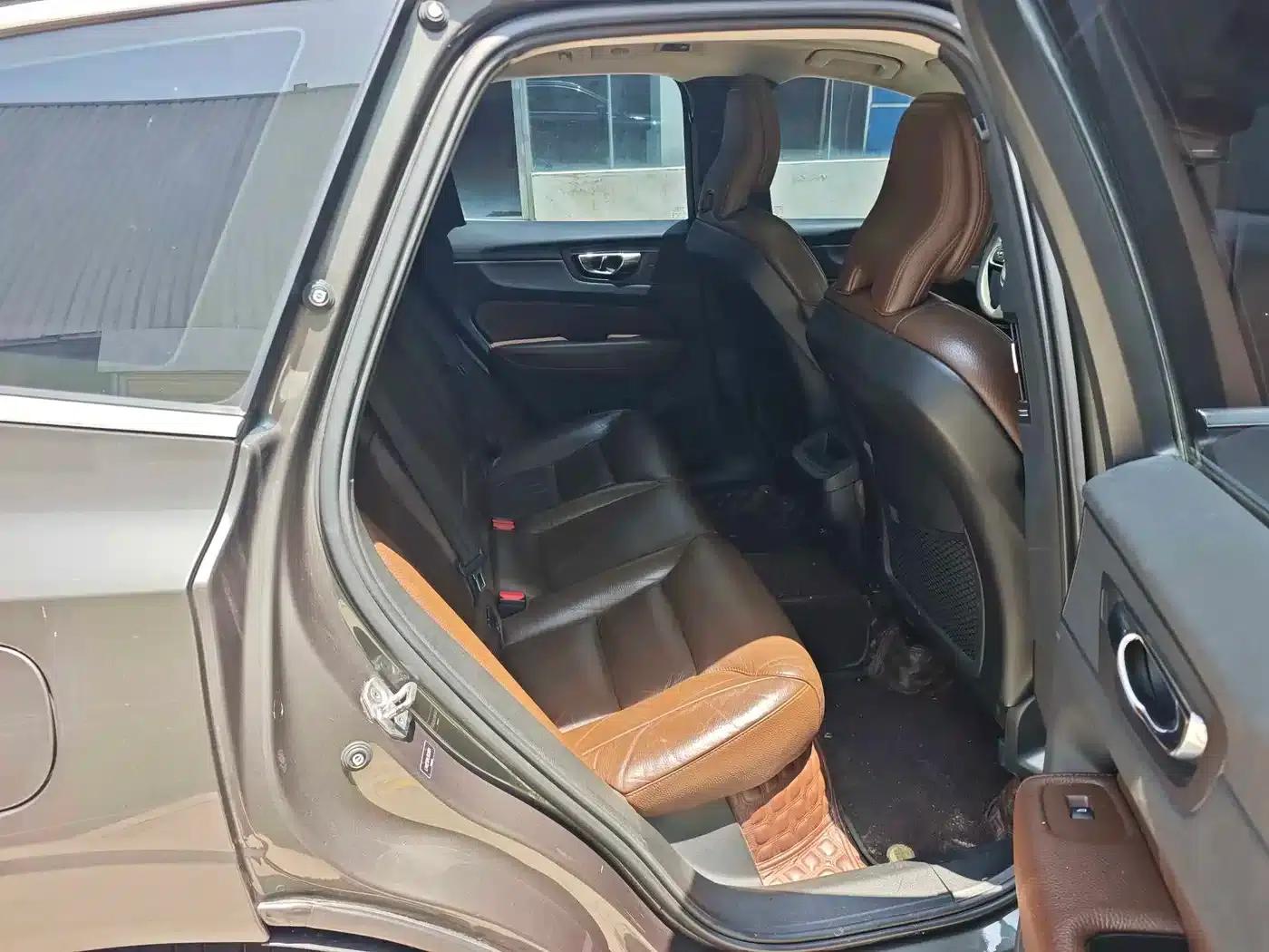 2020 Volvo XC60 T5 AWD Inscription Luxury Edition — миниатюра 9