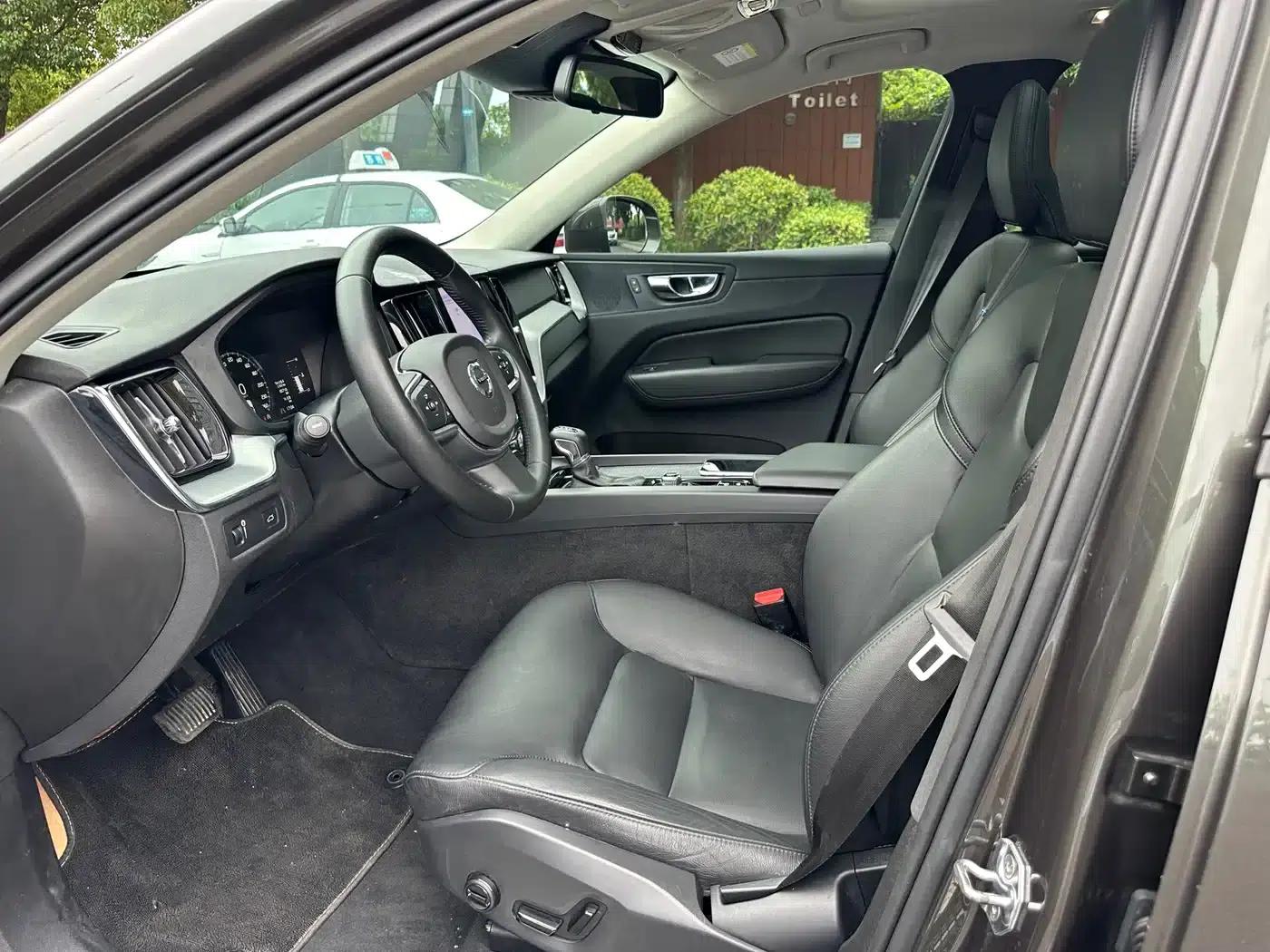 2021 Volvo XC60 T5 AWD Inscription Luxury Edition — миниатюра 11