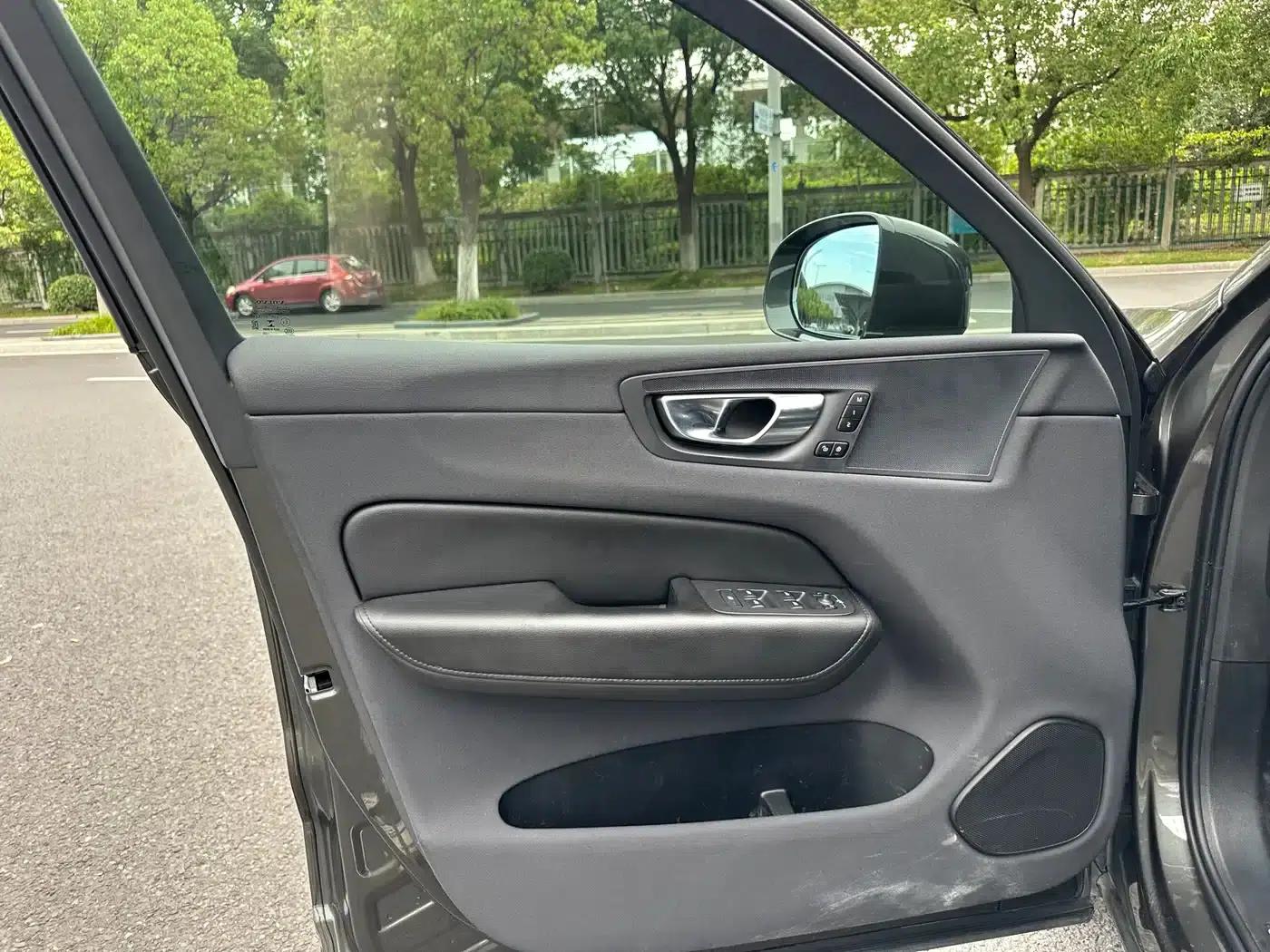 2021 Volvo XC60 T5 AWD Inscription Luxury Edition — миниатюра 12