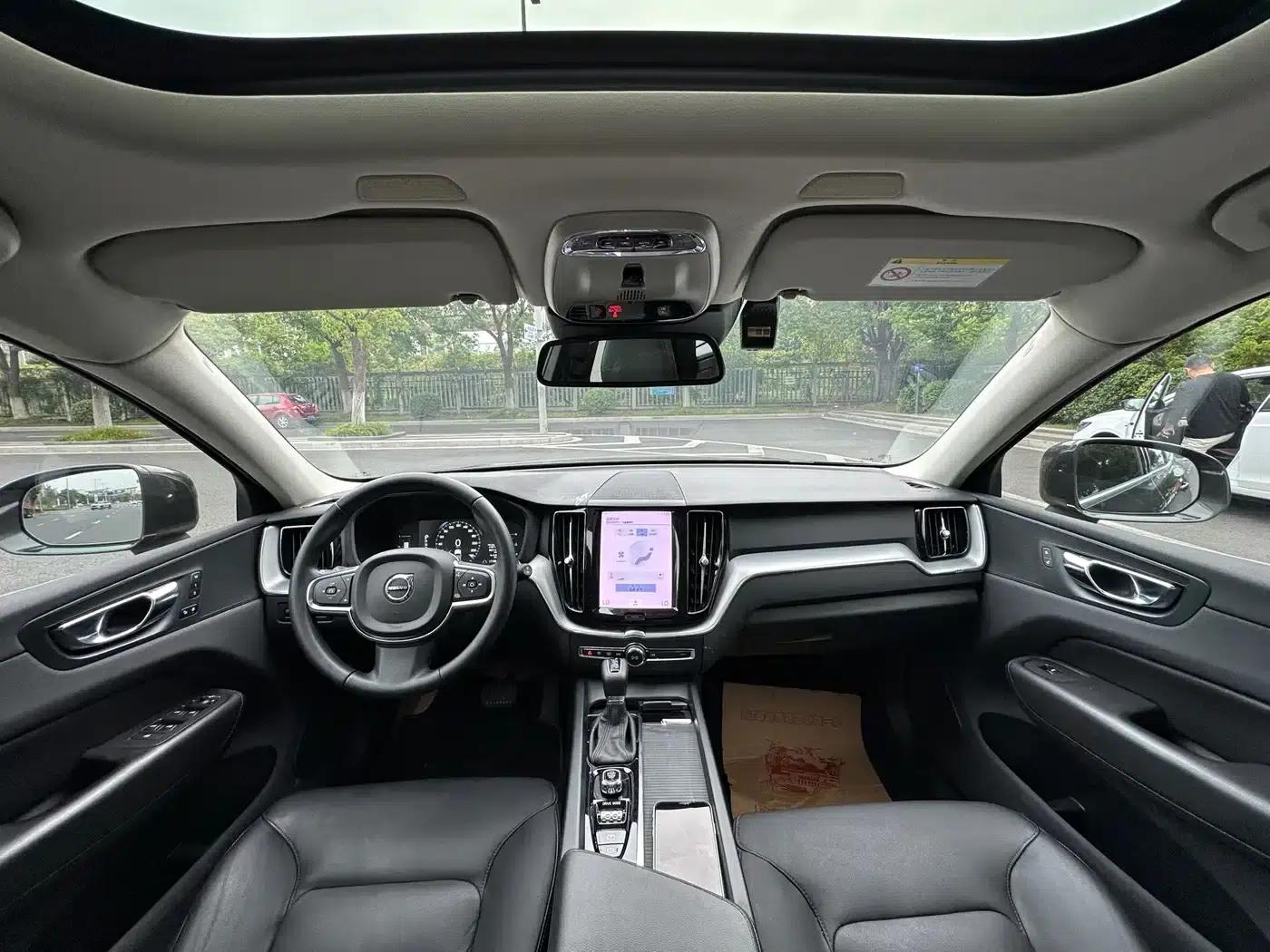 2021 Volvo XC60 T5 AWD Inscription Luxury Edition — миниатюра 14