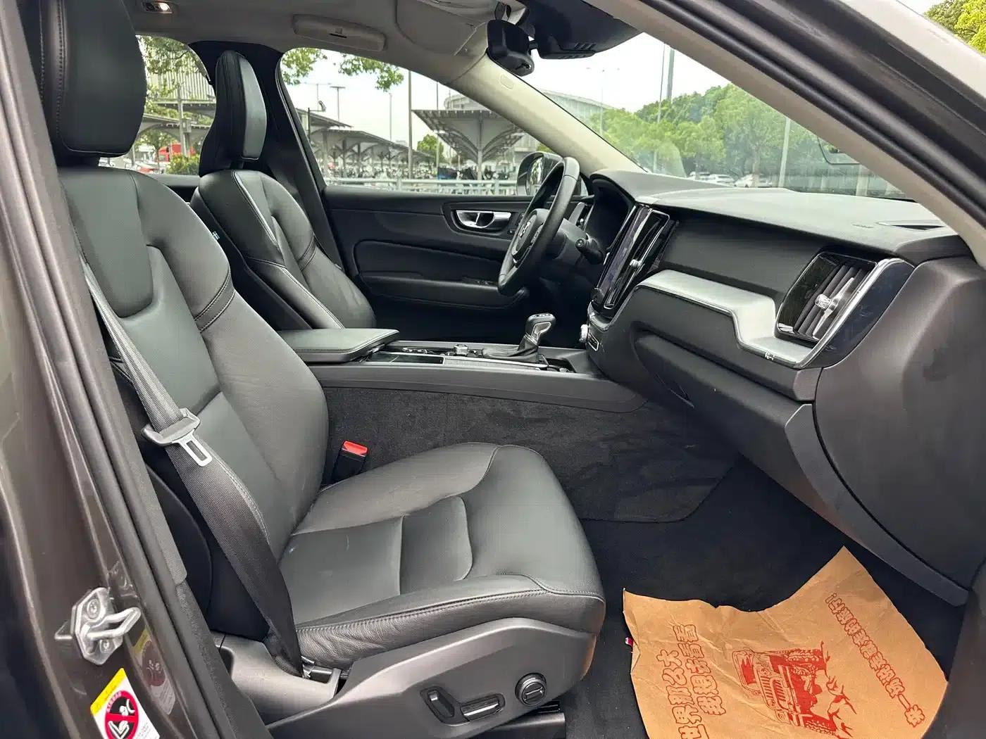 2021 Volvo XC60 T5 AWD Inscription Luxury Edition — миниатюра 17