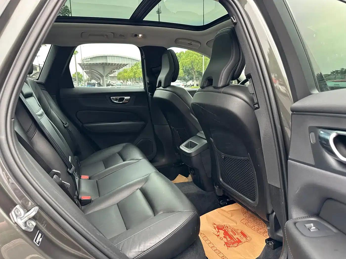 2021 Volvo XC60 T5 AWD Inscription Luxury Edition — миниатюра 19