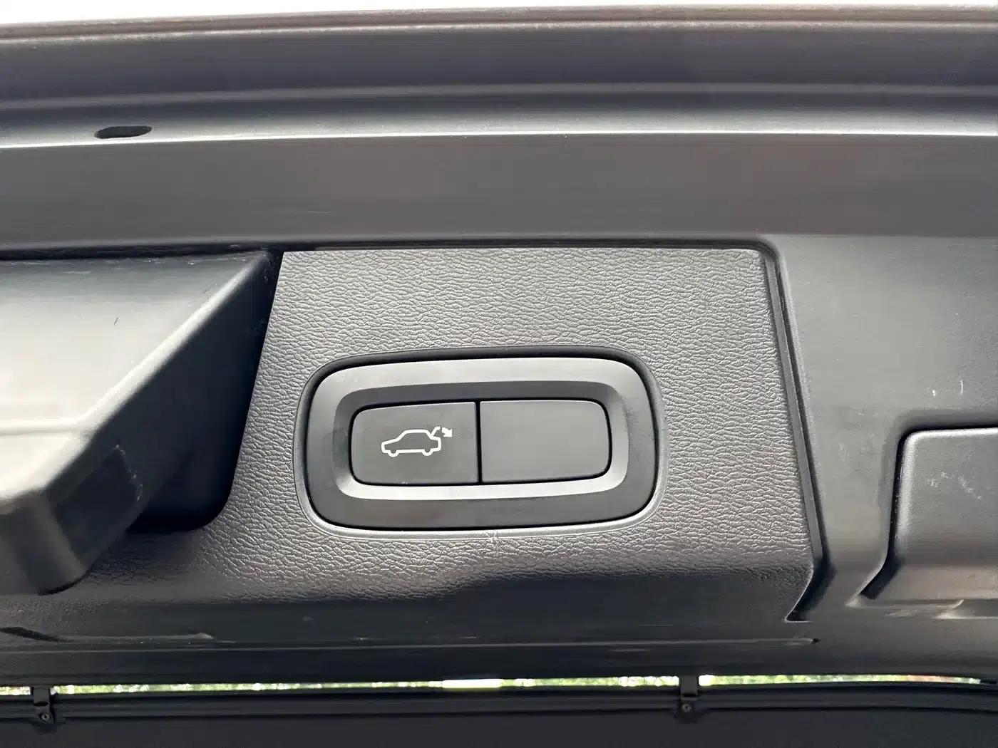2021 Volvo XC60 T5 AWD Inscription Luxury Edition — миниатюра 21