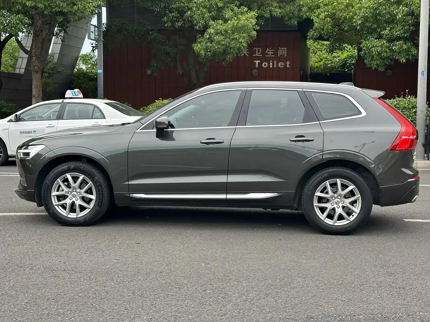 2021 Volvo XC60 T5 AWD Inscription Luxury Edition — миниатюра 8