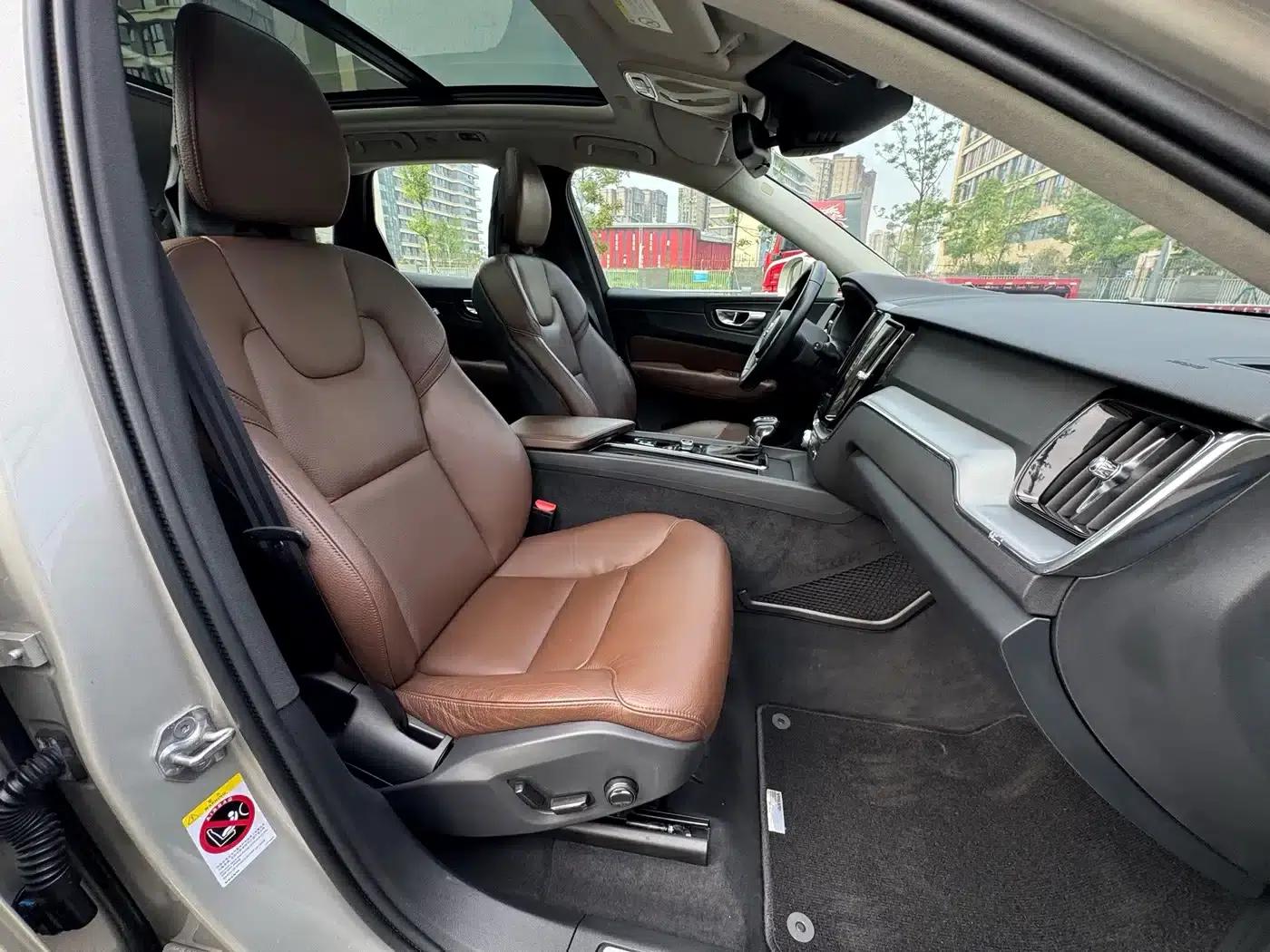 2018 Volvo XC60 T5 AWD Smart Edition — миниатюра 11