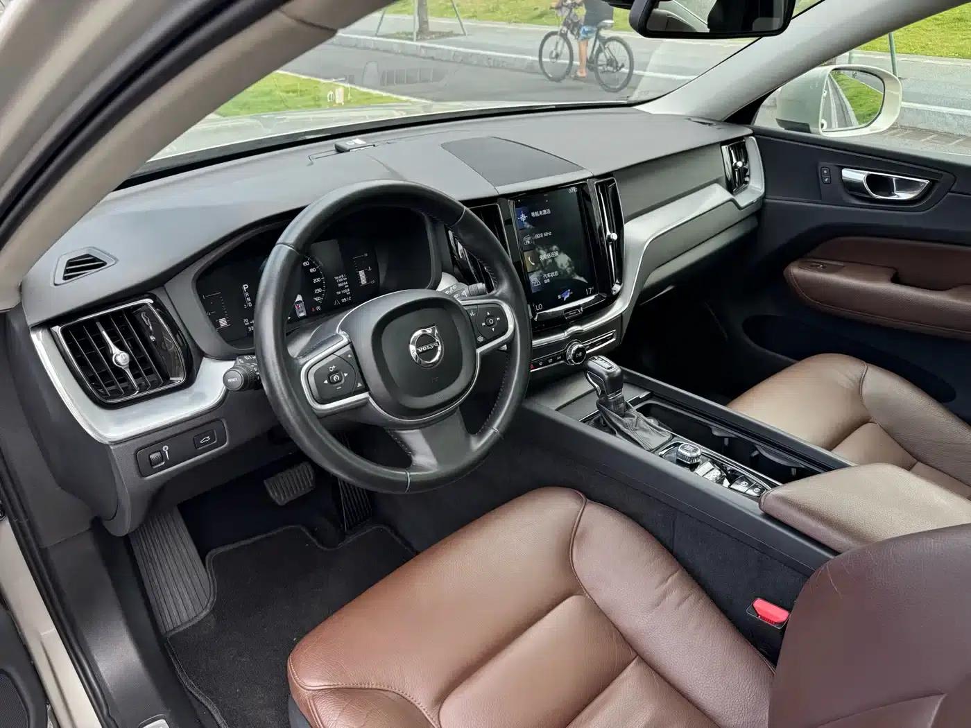 2018 Volvo XC60 T5 AWD Smart Edition — миниатюра 4