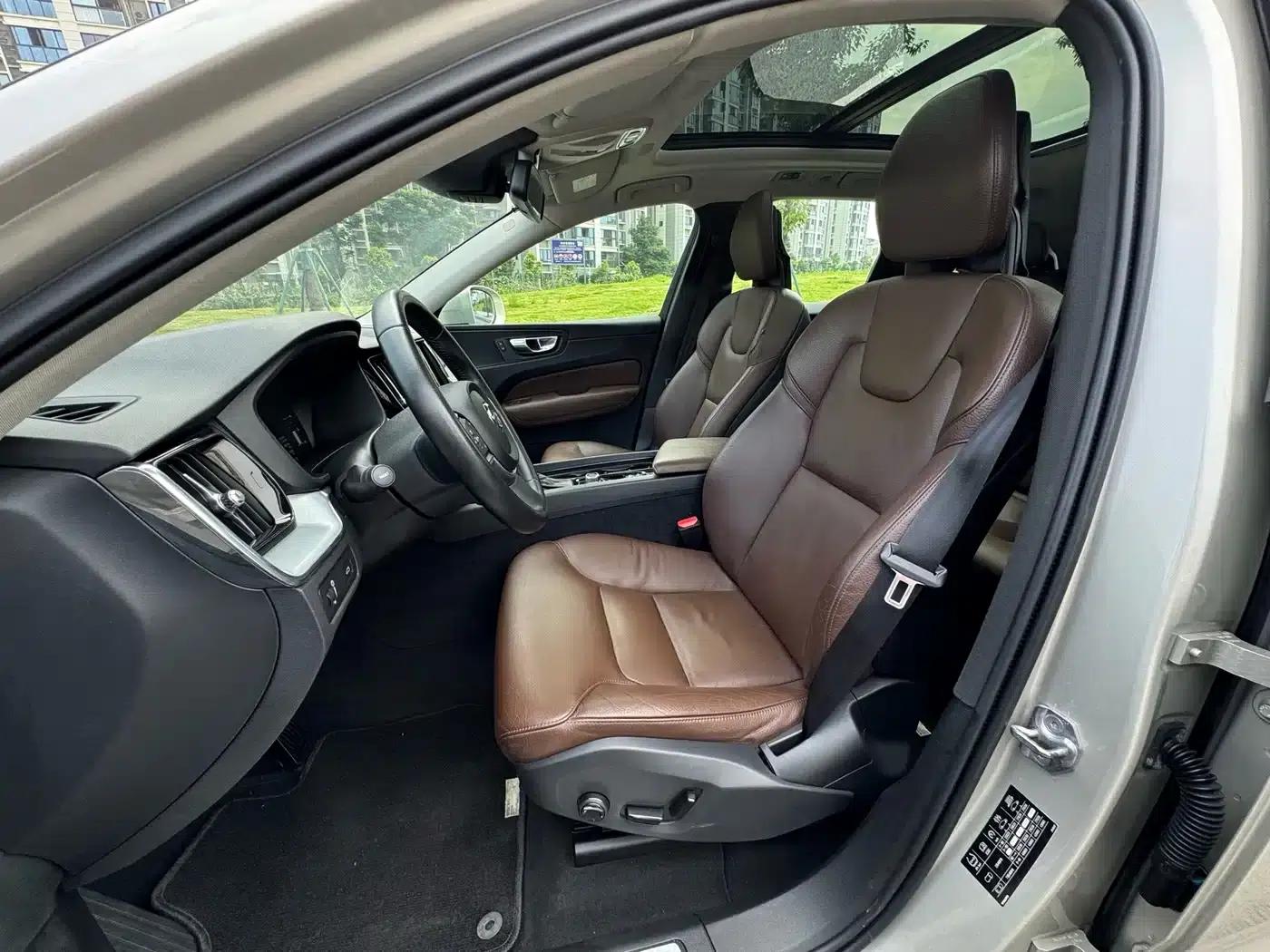 2018 Volvo XC60 T5 AWD Smart Edition — миниатюра 5