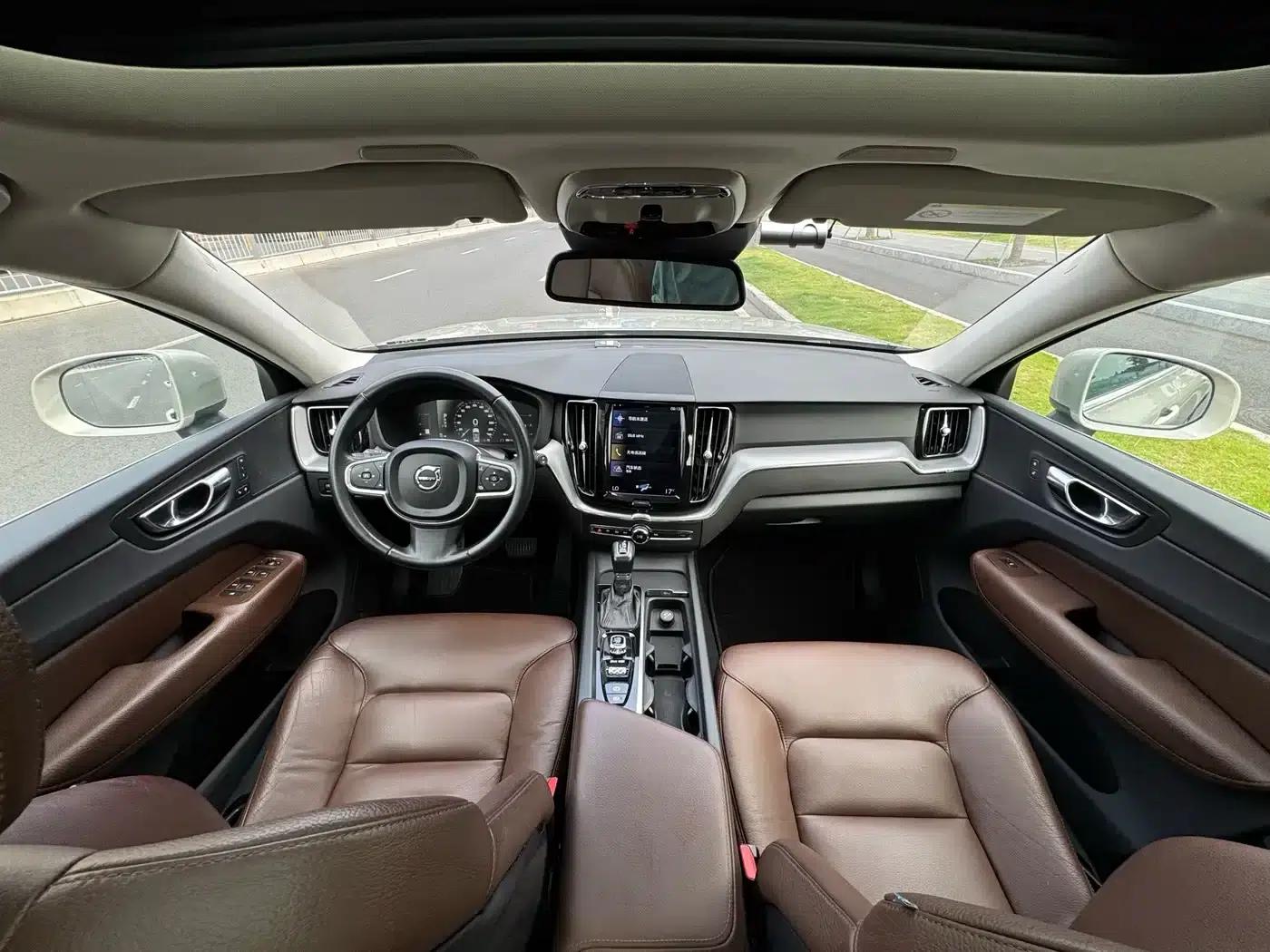 2018 Volvo XC60 T5 AWD Smart Edition — миниатюра 6