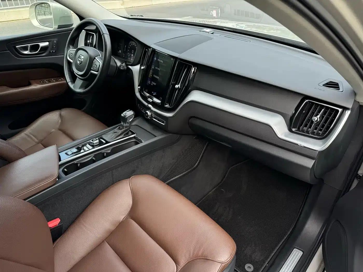2018 Volvo XC60 T5 AWD Smart Edition — миниатюра 10