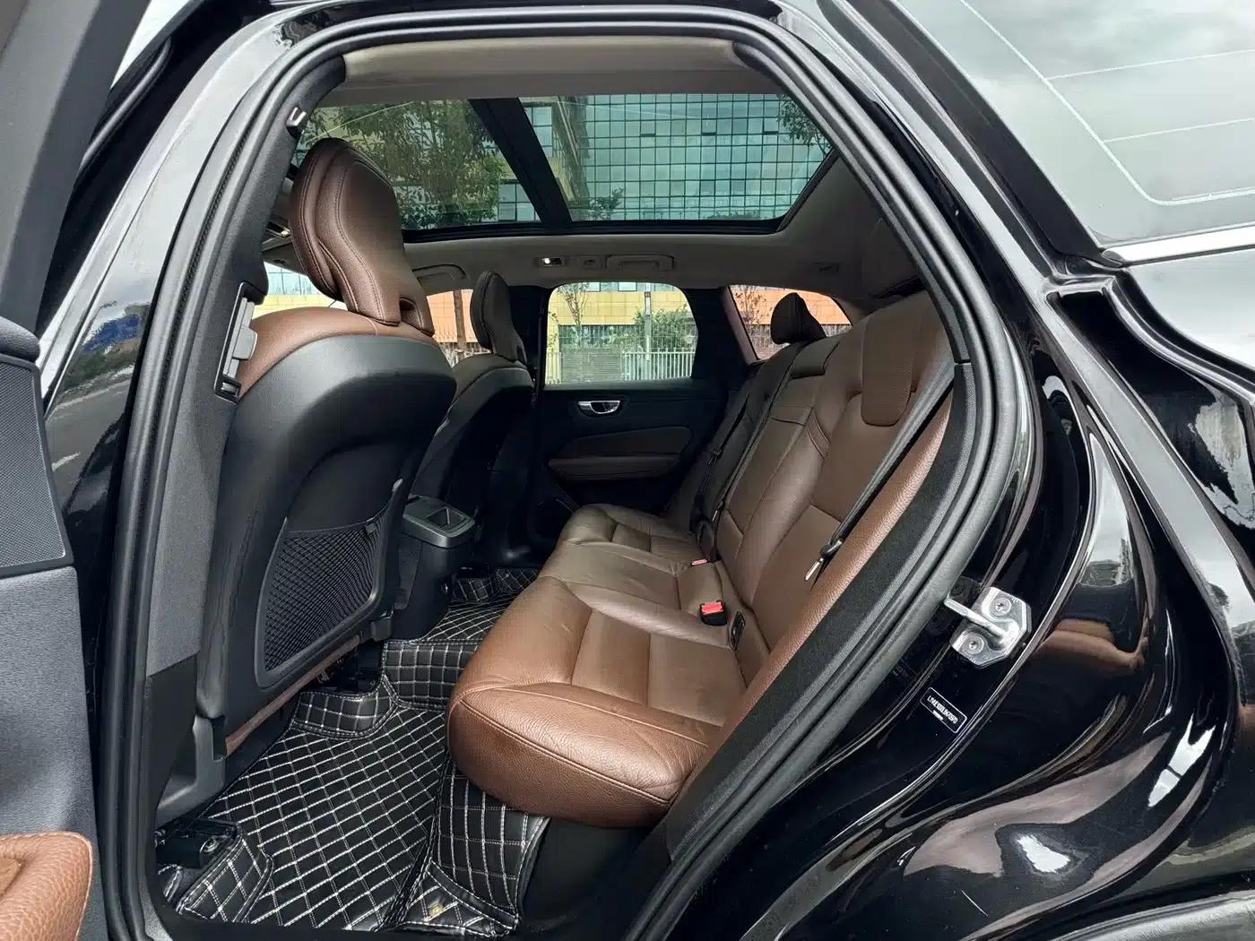 2020 Volvo XC60 T5 AWD Inscription Luxury Edition — миниатюра 15