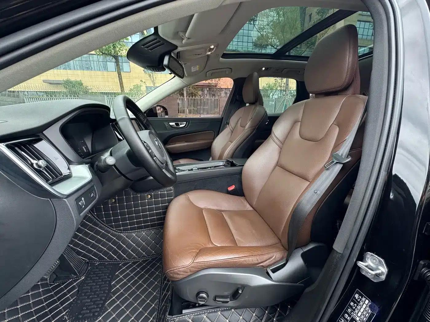 2020 Volvo XC60 T5 AWD Inscription Luxury Edition — миниатюра 7