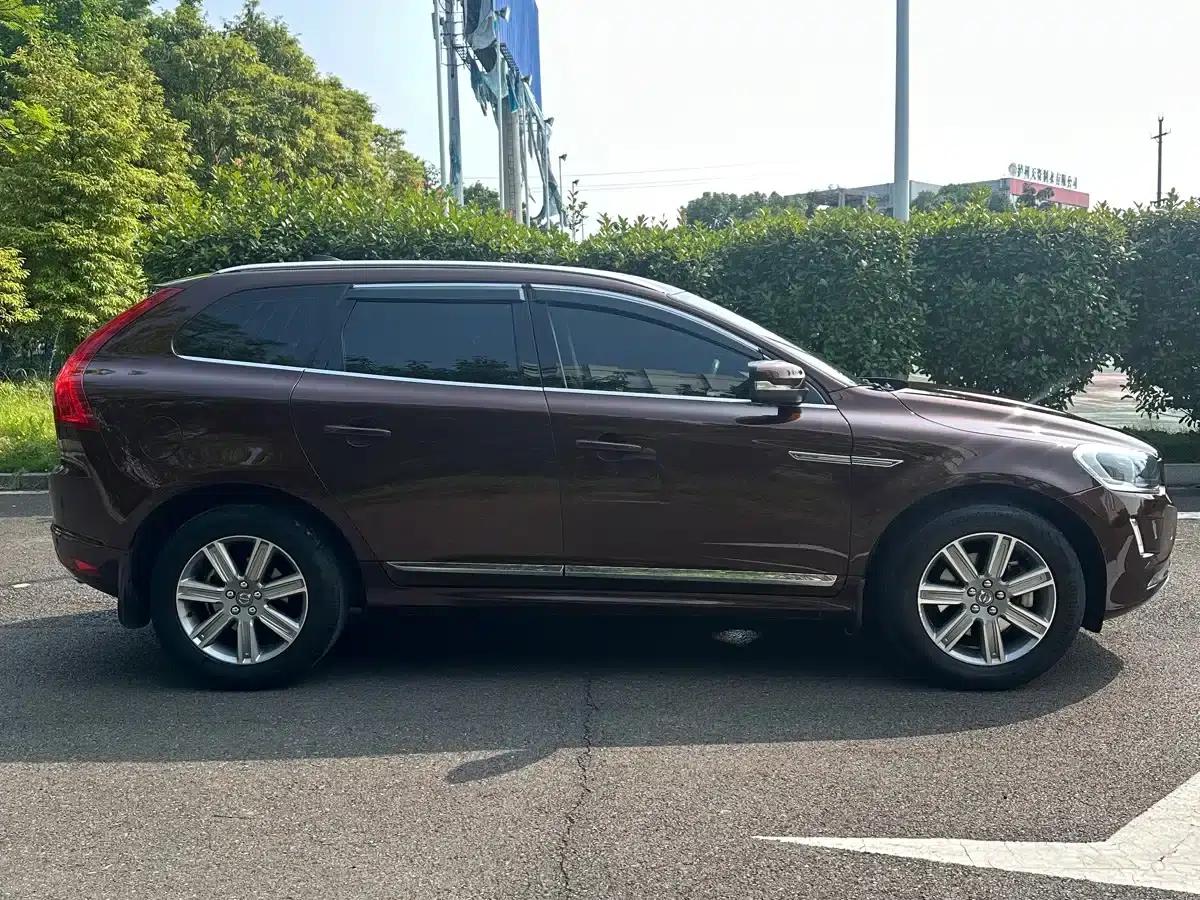2016 Volvo XC60 T5 Smart Edition — миниатюра 4