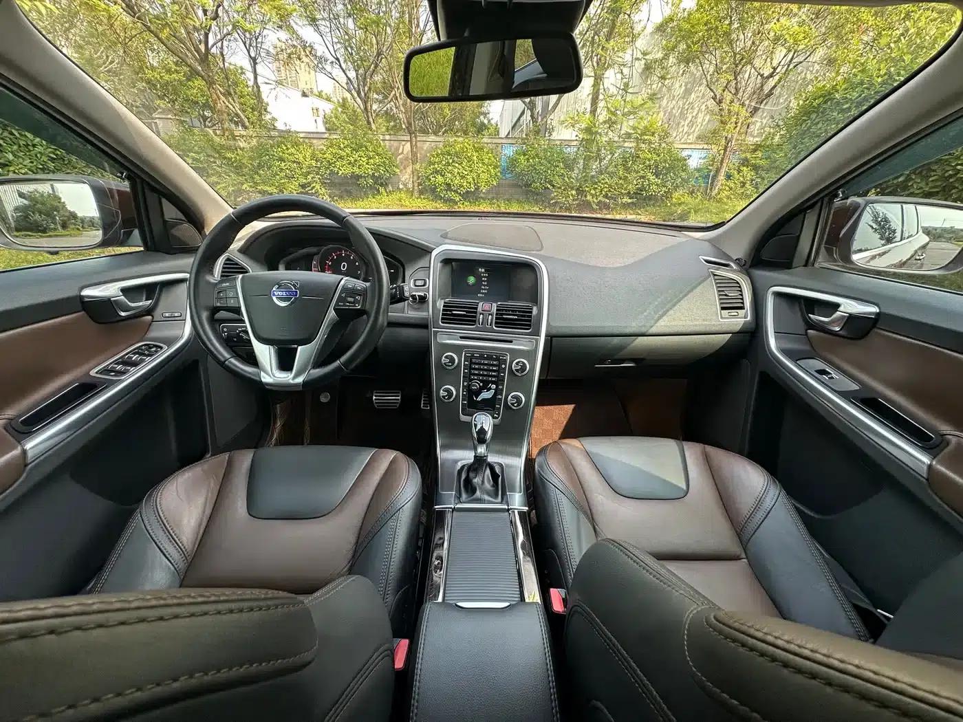 2016 Volvo XC60 T5 Smart Edition — миниатюра 10