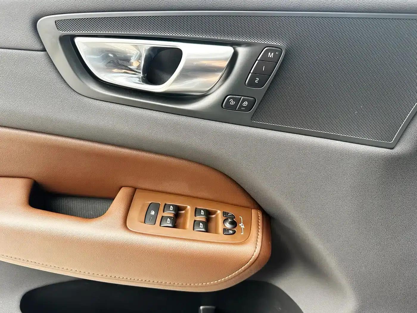 2023 Volvo XC60 B5 AWD Inscription Luxury Edition — миниатюра 11