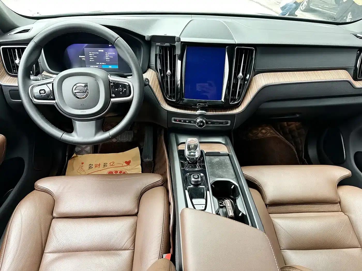 2023 Volvo XC60 B5 AWD Inscription Luxury Edition — миниатюра 16