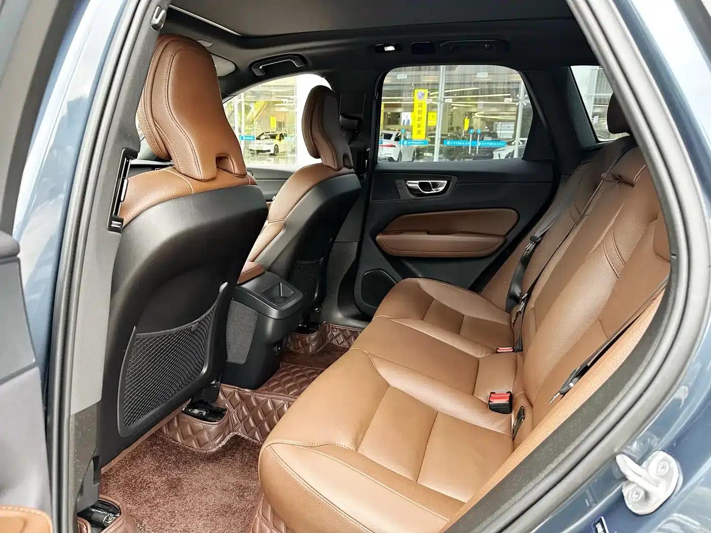 2023 Volvo XC60 B5 AWD Inscription Luxury Edition — миниатюра 17