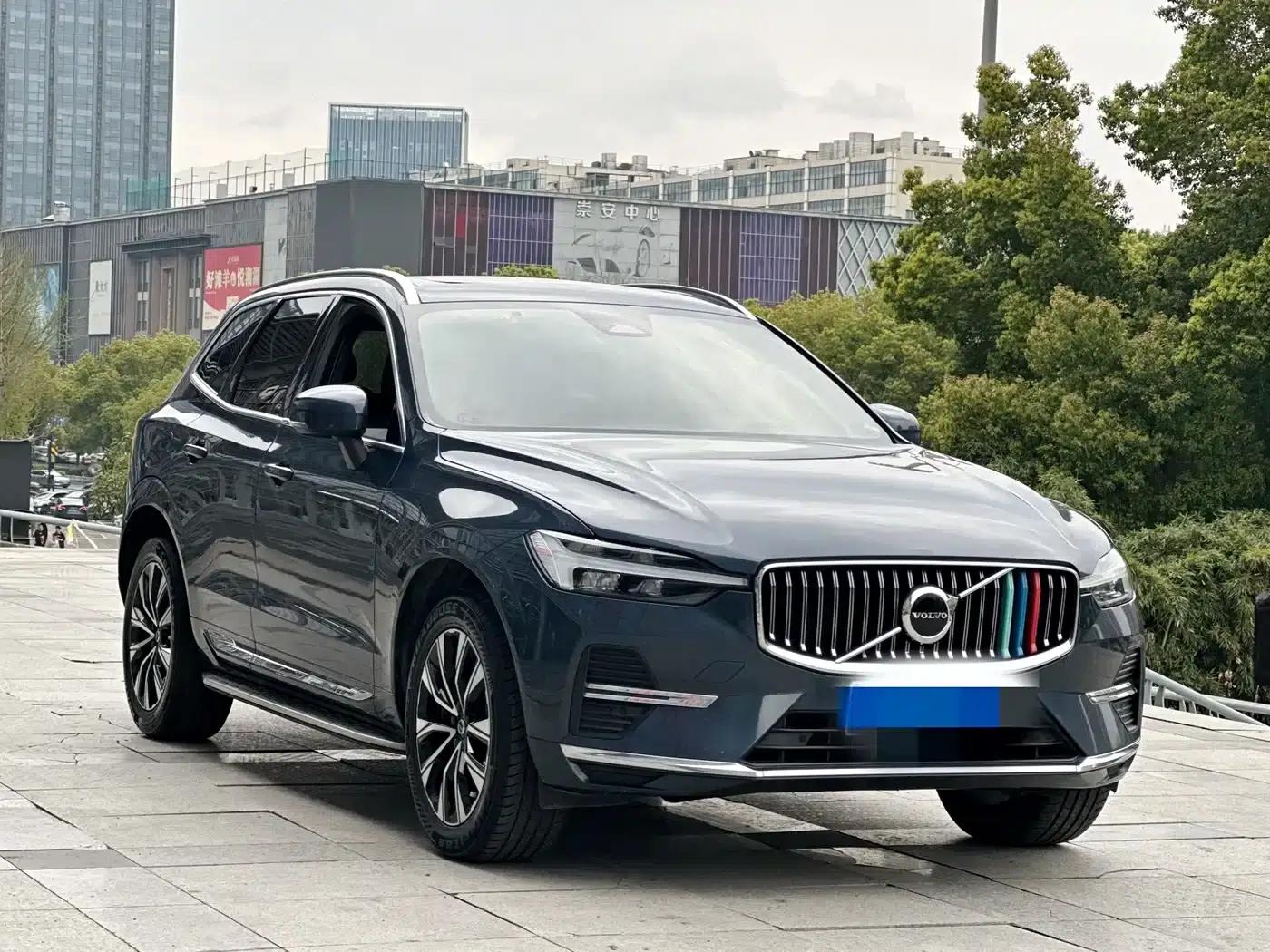 2023 Volvo XC60 B5 AWD Inscription Luxury Edition — миниатюра 3