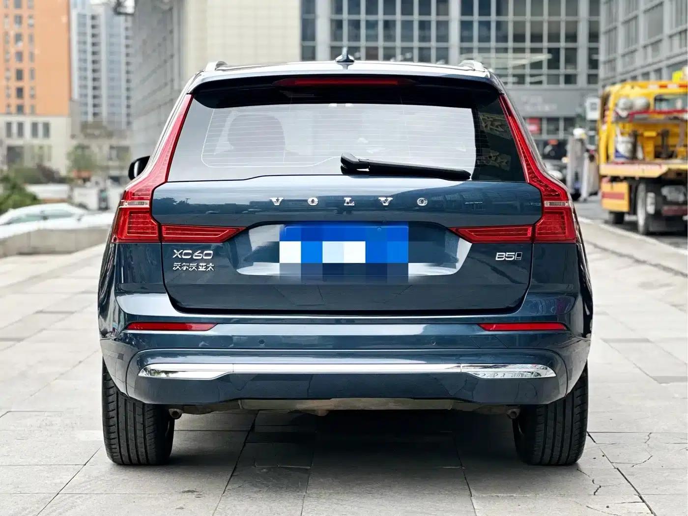 2023 Volvo XC60 B5 AWD Inscription Luxury Edition — миниатюра 5
