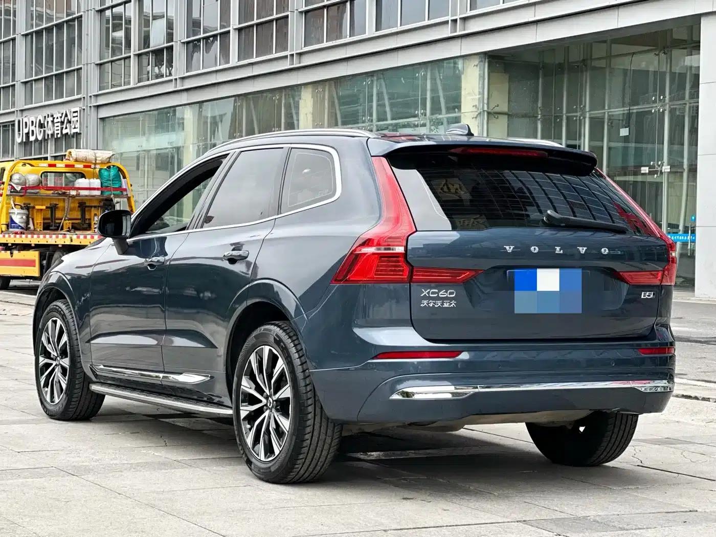 2023 Volvo XC60 B5 AWD Inscription Luxury Edition — миниатюра 6