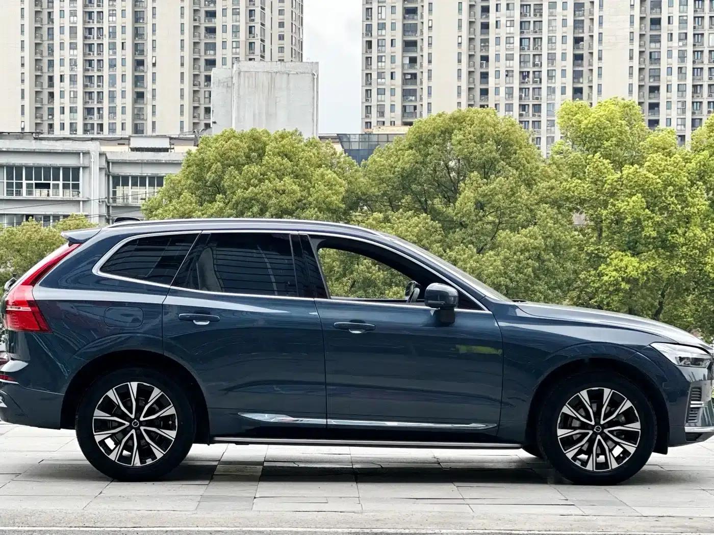 2023 Volvo XC60 B5 AWD Inscription Luxury Edition — миниатюра 7