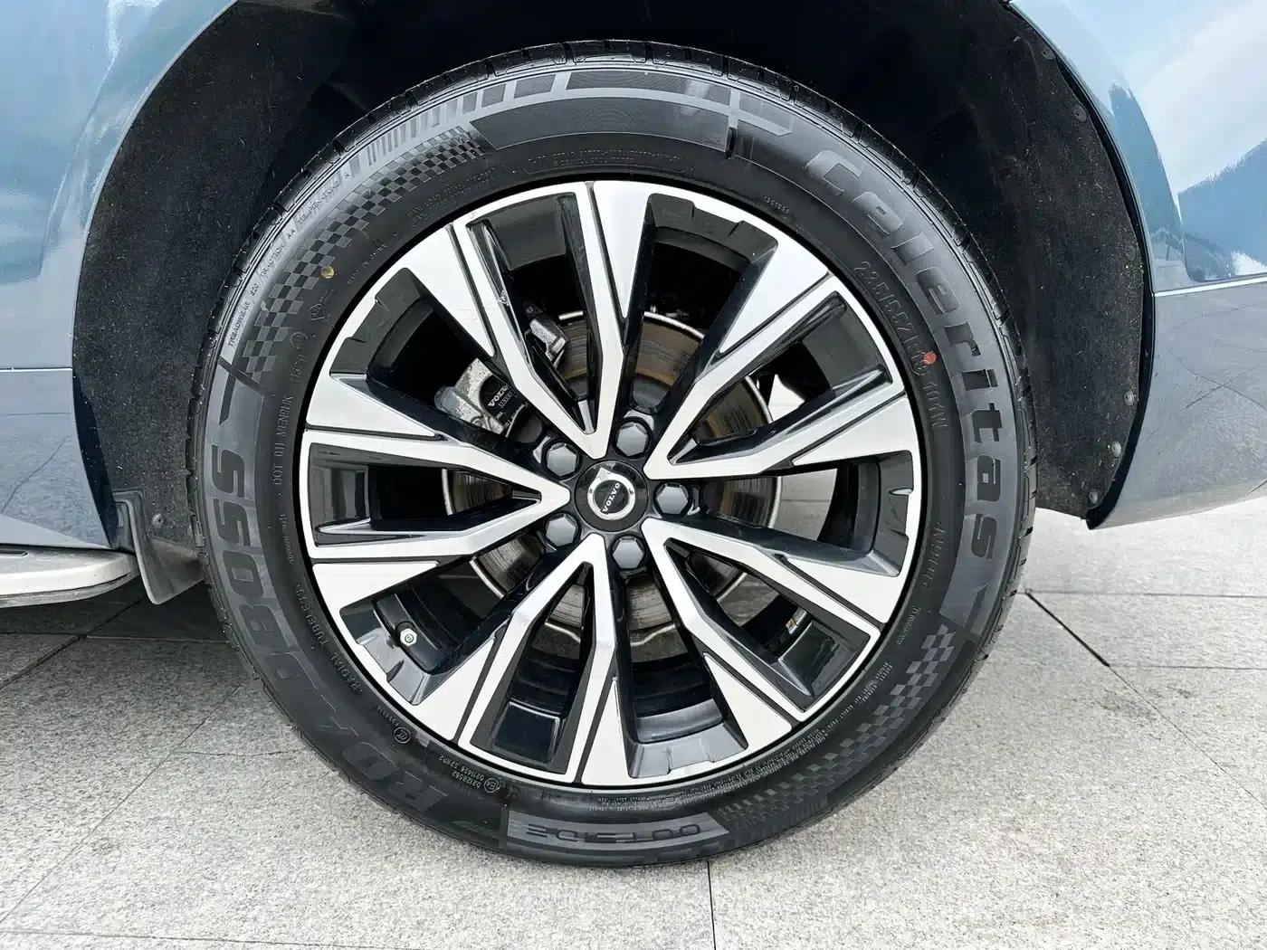 2023 Volvo XC60 B5 AWD Inscription Luxury Edition — миниатюра 9