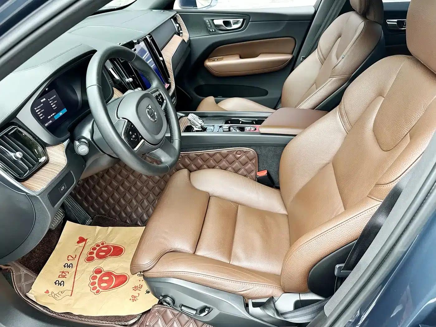 2023 Volvo XC60 B5 AWD Inscription Luxury Edition — миниатюра 10
