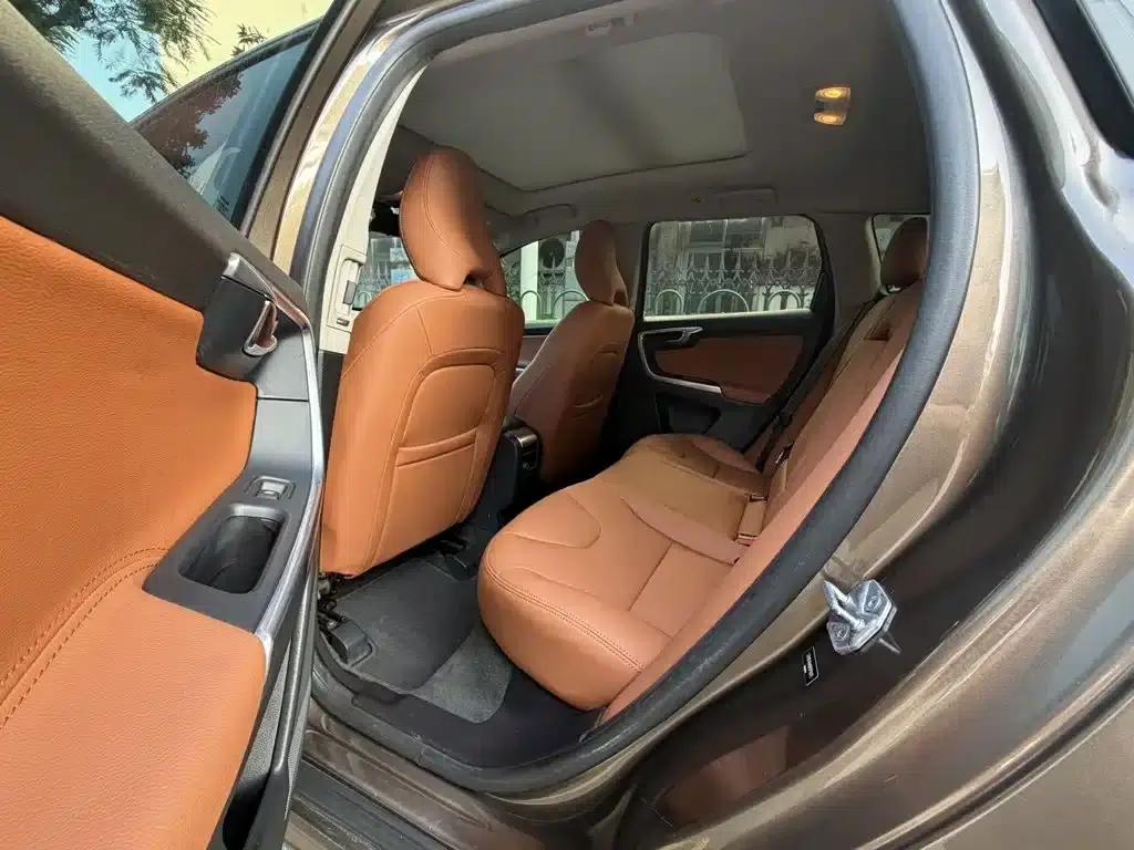 2015 Volvo XC60 T5 Smart Edition — миниатюра 5
