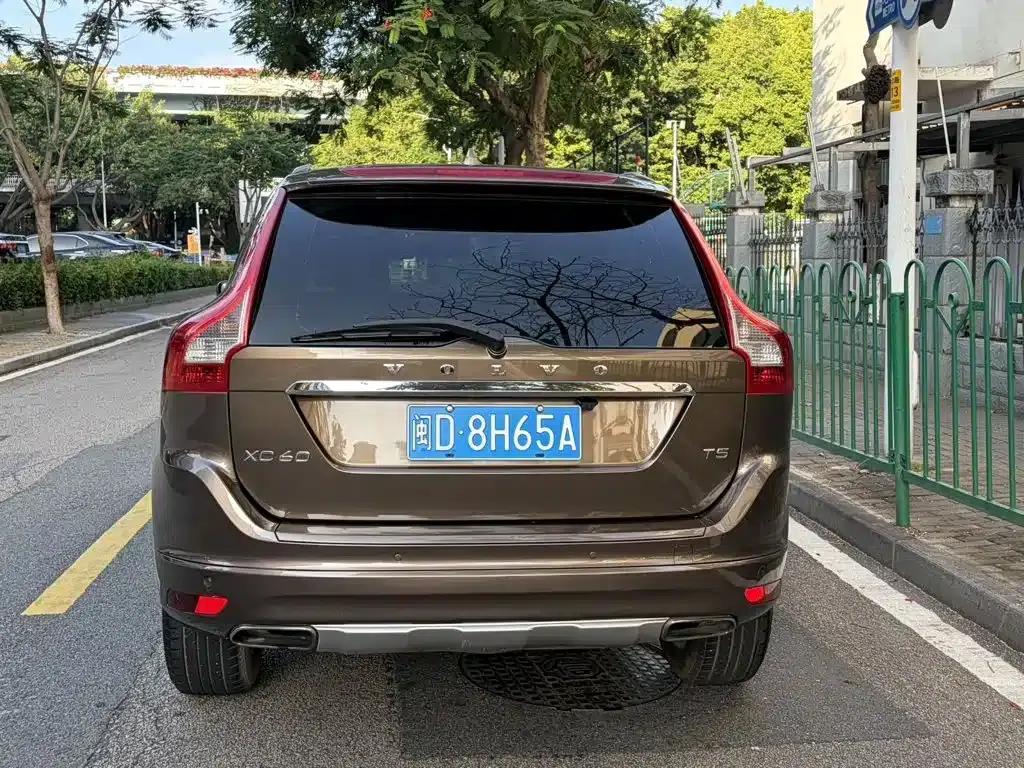 2015 Volvo XC60 T5 Smart Edition — миниатюра 8
