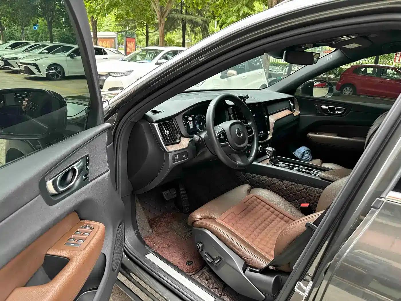 2021 Volvo XC60 T5 AWD Inscription Luxury Edition — миниатюра 7