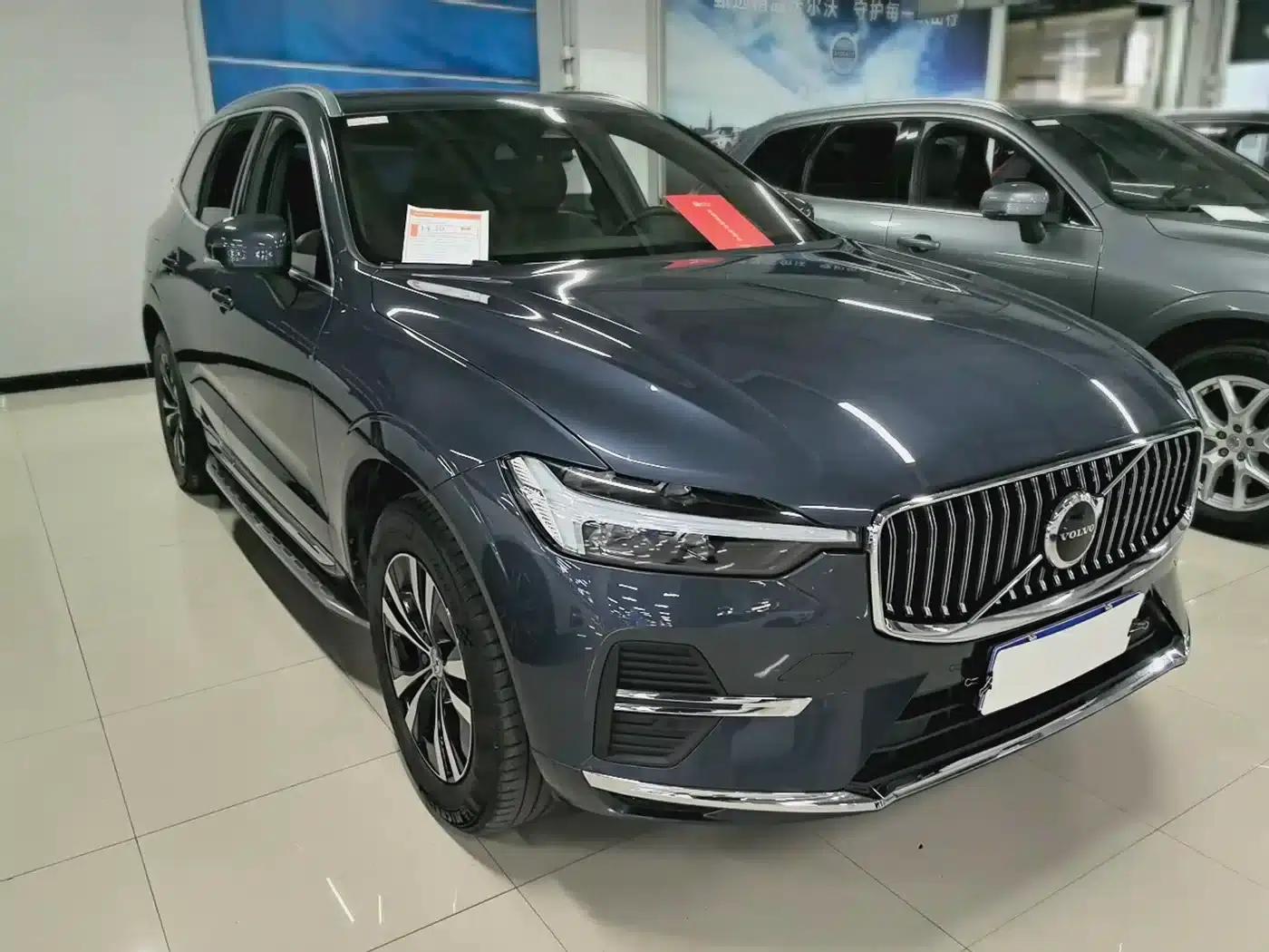 2023 Volvo XC60 B5 AWD Inscription Luxury Edition — миниатюра 3